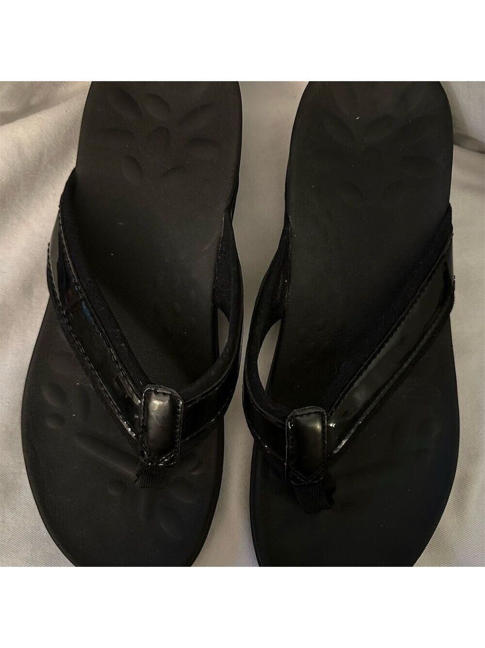 MEGNYA Women's Orthopedic Flip Flops Black Size 8 Arch Support Sandals